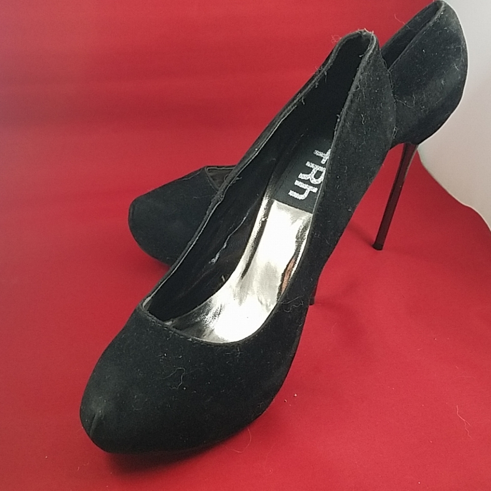 Heels - Picture 2 of 4